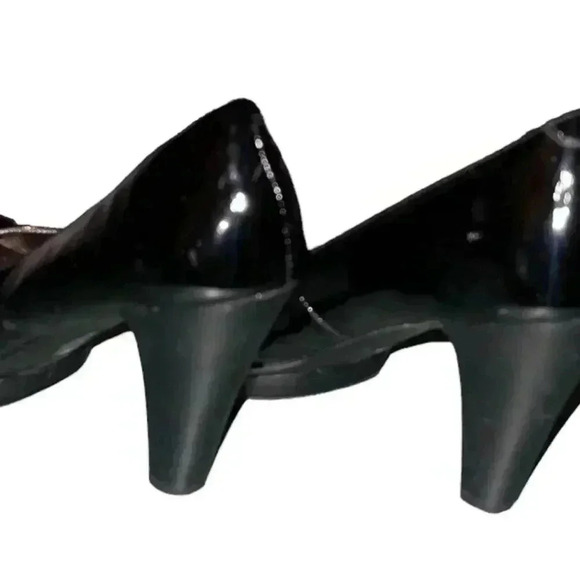 Sofft Black Patent Leather Pumps - Picture 6 of 11